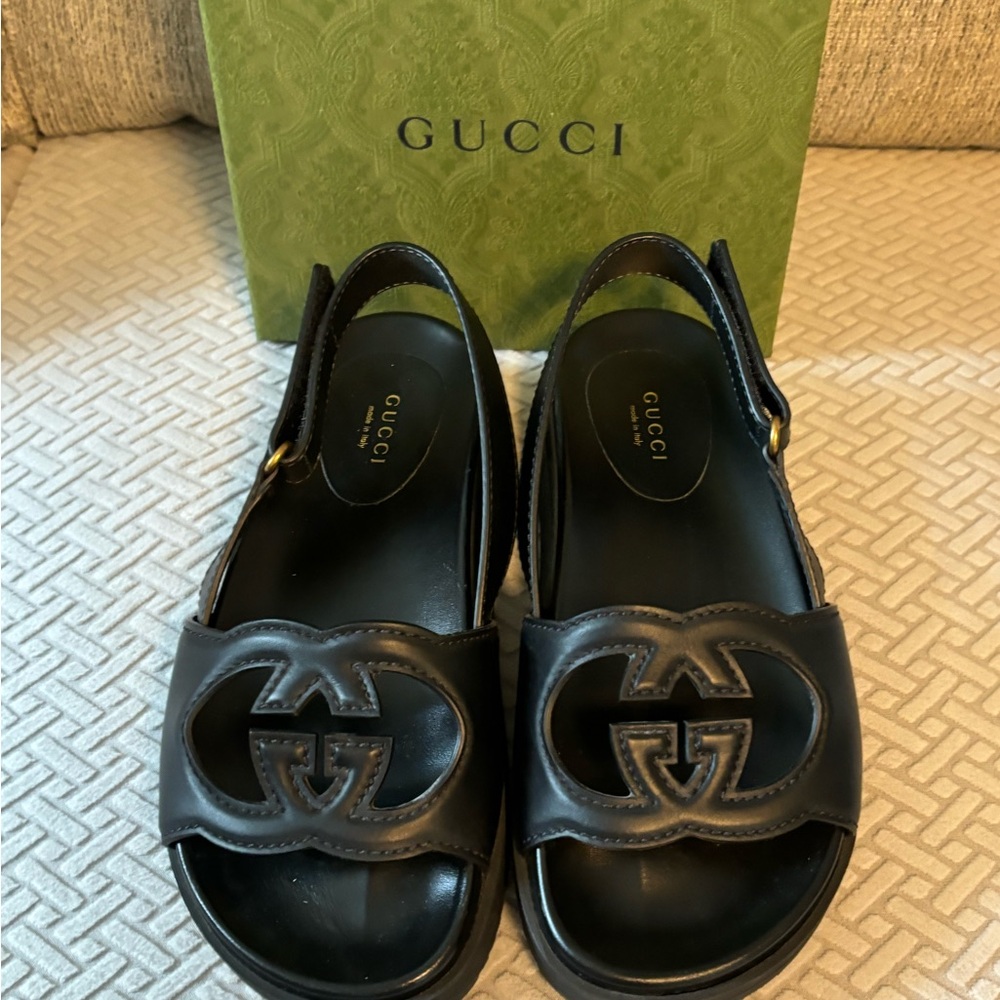 💗Authentic Gucci Cosmos Softy Leather Sandal. In excellent condition!